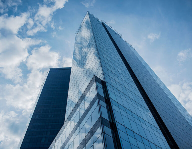 Expansive Overhead Sound