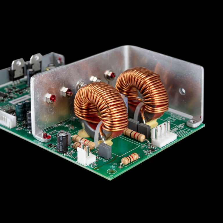 Custom Class H Digital Amplification for powerful, clean performance down to 25Hz.